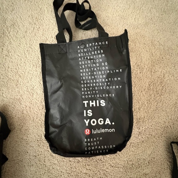 lululemon athletica Black and White Reusable bag Collection - Picture 4 of 6